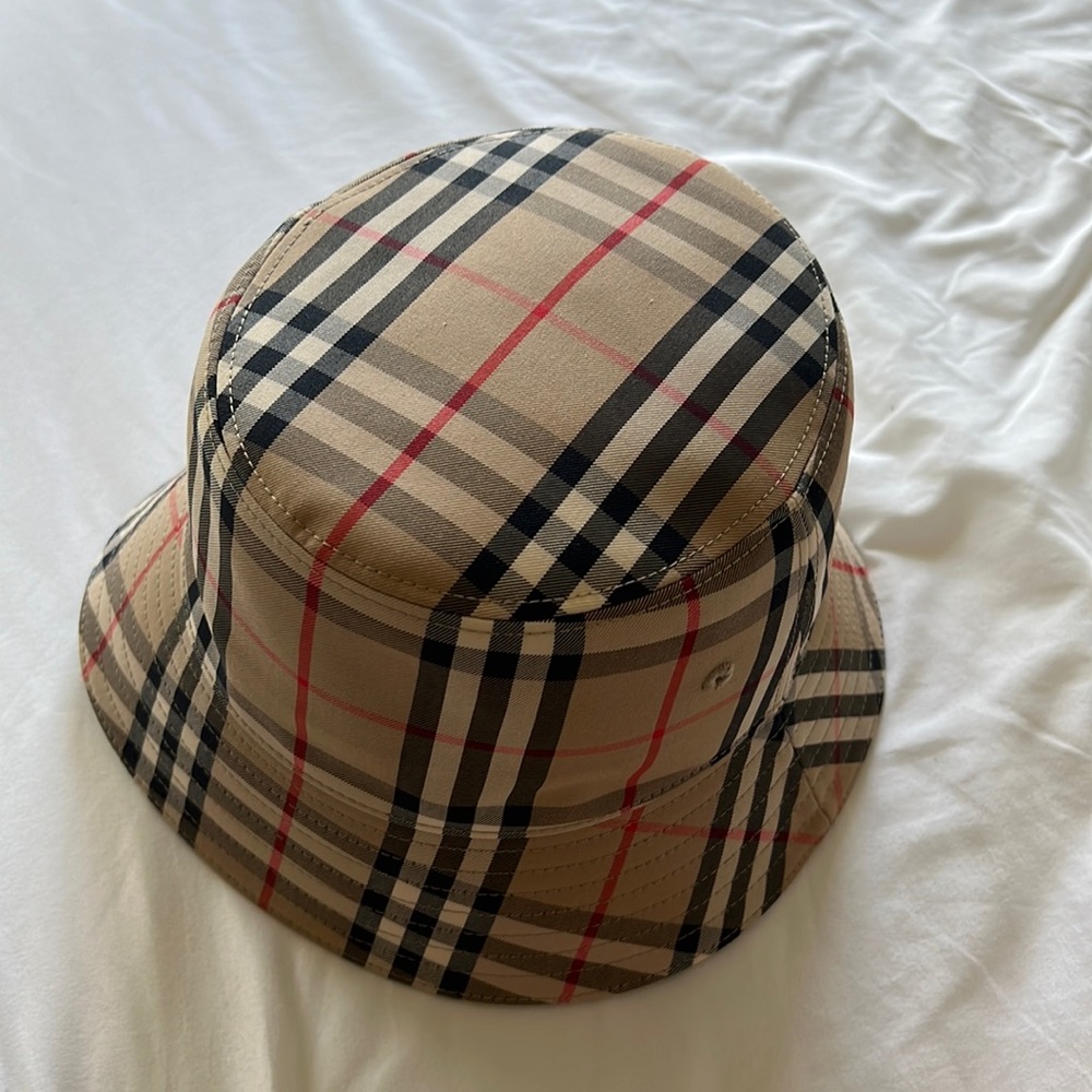 Burberry bucket hat